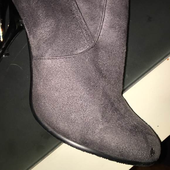 Faux suede boots with small heels almost new 🍂🍁 - Picture 4 of 6